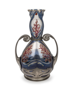An antique Art Nouveau glass vase with seaweed motif and pewter mounts, 19th/20th century, 25cm high.