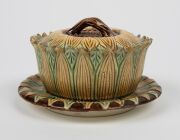 BENDIGO POTTERY Colonial butter dish with sunflower motif 19th century, 9cm high, 15cm diameter - 4