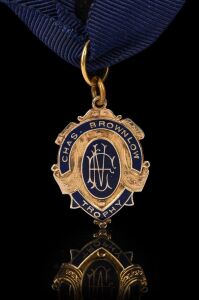 THE 1981 BROWNLOW MEDAL, 9ct gold, blue enamel, engraved verso 'Barry James Round 1981'.