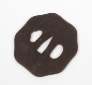 TSUBA antique Japanese Samurai sword guard, cast bronze with gilt highlights and inscription, Edo/Meiji Period, 19th century, 7cm high - 2