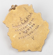 CASTLEMAINE FOUNDRY FOOTBALL CLUB award fob in gold (9ct, 5g) engraved verso "Foundry Football Club PRESENTED TO F. HENDRA. PREMIERS. 1924". "Foundry" played in the Castlemaine District Football Association competition winning their last premiership in - 2