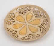 MARGUERITE MAHOOD pierced pottery plate with floral motif, incised "Marguerite Mahood, H1451", 18cm wide - 3