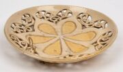 MARGUERITE MAHOOD pierced pottery plate with floral motif, incised "Marguerite Mahood, H1451", 18cm wide - 5