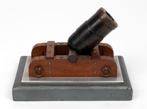 A working model miniature mortar on timber and metal plinth, 20th century, ​​​​​​​15cm wide overall