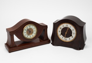 An antique Art Nouveau mahogany cased timepiece with French eight day platform escapement movement; together with an English Smiths Enfield bakelite cased time and gong strike mantle clock, (2 items), the Enfield 19cm high