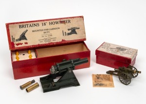 W. BRITAIN two vintage boxed artillery pieces: I.) 18" HOWITZER MOUNTED FOR GARRISON DUTY (Pat. No. 617492), II.) GUN OF THE ROYAL ARTILLERY