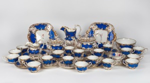 Assorted antique English blue and white porcelain dinner and tea ware, including hand-painted floral example, early to mid 19th century, A/F, (qty)