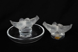 LALIQUE French glass ring tray and ornament with bird decoration, (2 items), engraved "Lalique, France", the ring tray 5cm high, 9.5cm diameter.