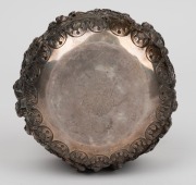 A fine quality Burmese silver bowl with repousse decoration, 19th/20th century, 7cm high, 12cm wide, 291 grams. - 3