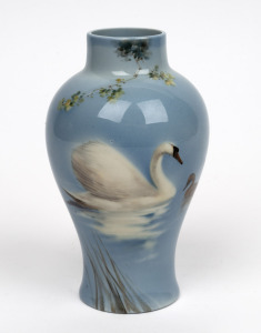 ROYAL DOULTON "TITANIAN" English porcelain vase with swan decoration, early 20th century, stamped "Royal Doulton, England, Titanian", ​​​​​​​15cm high.