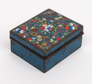 An antique Chinese cloisonne box with floral decoration, 19th/20th century, 4.5cm high, 9cm wide, 8cm deep. - 2