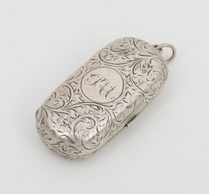 An antique sterling silver double sovereign case with engraved decoration, 6.5cm wide including bow