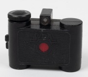 SIDA: Sida Standard cast-metal subminiature camera, c. 1938, with Sida-Optik 35mm f8 lens and matching leather case. - 3