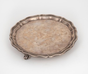 A vintage English sterling silver salver, made in London, circa 1932, ​​​​​​​20cm wide, 320 grams