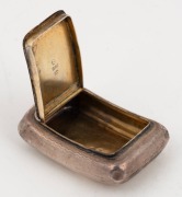 A Georgian sterling silver snuff box with engraved decoration, by William Pugh of Birmingham, circa 1813, 6.2cm wide, 37 grams - 2