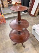 An antique Australian cedar three tier circular dumb waiter, 115cm high - 3