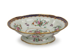 DR WALL WORCESTER impressive antique English porcelain centrepiece serving bowl, finely adorned with hand-painted floral sprays, blue border and gilt highlights, 18th century, underglaze blue crescent mark to base, 9cm high, 29cm wide.