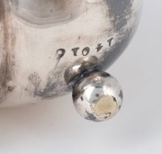 An English Arts & Crafts silver plated table cigar lighter, made by Hukin & Heath in the manner of Christopher Dresser, 19th century, 8.5cm high. - 3