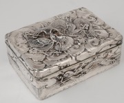 An antique Japanese export silver box decorated with dragons and clouds, Meiji Period, 19th century, 6cm high, 15.5cm wide, 11cm deep, 524 grams. - 4
