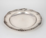 A sterling silver serving bowl with gadrooned edges, 20th century 30cm wide, 890 grams