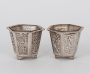 A pair of Chinese export silver hexagonal form salt cellars with original glass liners, early 20th century, maker's mark to base, 4cm high, 50 grams (excluding liners).