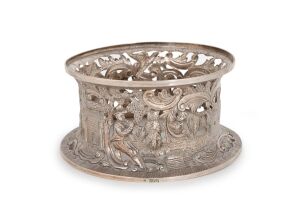 An antique Irish silver potato ring with pierced and engraved decoration, made in Dublin, 20th century, 10cm high, 21cm diameter, 418 grams.