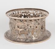 An antique Irish silver potato ring with pierced and engraved decoration, made in Dublin, 20th century, 10cm high, 21cm diameter, 418 grams. - 3