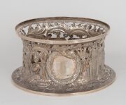 An antique Irish silver potato ring with pierced and engraved decoration, made in Dublin, 20th century, 10cm high, 21cm diameter, 418 grams. - 4