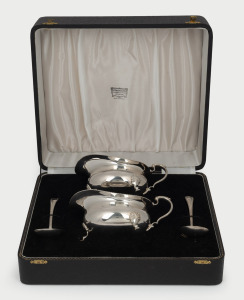 WILLIAM DRUMMOND of Melbourne, vintage sterling silver four sauce boat and ladle set, housed in original plush fitted leather case, 20th century, the case 30cm wide, 363 grams silver weight.