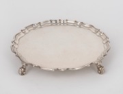 An antique sterling silver salver in the Georgian style, manufactured in London, circa 1924, 23cm wide, 382 grams.