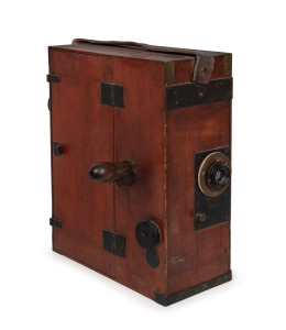 ERNEMANN DRESDEN (LIKELY): Kino A Normal-Aufnahme-type&nbsp;hand-cranked 35mm movie camera with&nbsp;Aldis&nbsp;No. 2A f6.3 Anastigmat lens [#18915], c. 1900s.