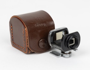 LEITZ: SOOUT 9cm viewfinder with Leitz leather case.