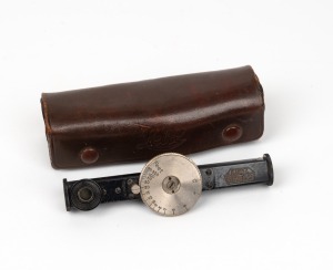 LEITZ: FOFER&nbsp;rangefinder in black and chrome with Leitz leather pouch, scale in feet.