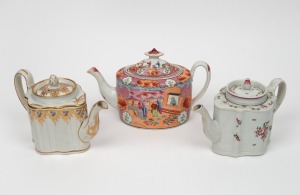 Three antique English porcelain teapots, two NEW HALL, the other SPODE COPELAND, 18th/19th century, the largest 16cm high.