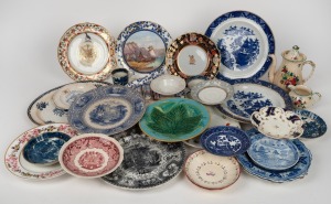 Assorted antique English and German porcelain plates, teaware, dishes, etc., 18th and 19th century, (30 items), A/F, ​​​​​​​the teapot 18cm high.