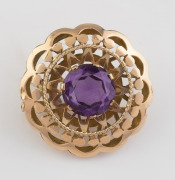 A 14ct gold brooch set with purple stone, 20th century, 3cm wide, 5.2 grams