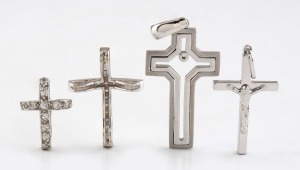 Four 18ct white gold crosses with white diamonds, 14 grams total.