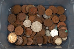 An accumulation in a small plastic tub, noted florins, Crowns (3) and other silver coins as well as copper. (Total: 1.6kg).