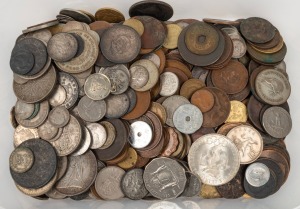 An all world accumulation in a small plastic tub; much early GB, and foreign silver noted, but very mixed condition. (Total weight: 2.5kg).