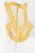 R. JENKINS of Sydney, antique 18ct gold harp shaped brooch, engraved "S. P. S." (SYDNEY PHILHARMONIC SOCIETY), Sydney, Moss, 1895", 5.68 grams. - 2