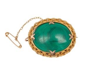 WENDT antique Colonial malachite brooch mounted in 18ct yellow gold, South Australian origin, 19th century, stamped "J.M.W. 18", ​​​​​​​4.5cm wide, 24.6 grams total.