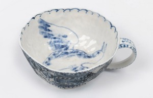 GERRY WEDD blue and white "Willow" style hand-made ceramic tea bowl, signed "Wedd, 2013", 5cm wide, 14cm wide