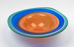 GORDON STUDIO Australian art glass fruit bowl, engraved signature "Eileen Gordon", with Gordon Studio foil, 12cm high, 44cm wide