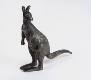 STEWART DAWSON silver plated bronze kangaroo statue, 19th/20th century, stamped "STEWART DAWSON", 9.5cm high