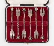 A boxed set of six Australian silver cake forks, 20th century, stamped "SILVER", ​​​​​​​10.5cm long, 63 grams total.