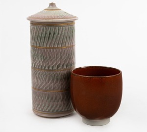 SHIGEO SHIGA brown glazed pottery tea bowl, and lidded jar, (2 items), 8cm and 18cm high.