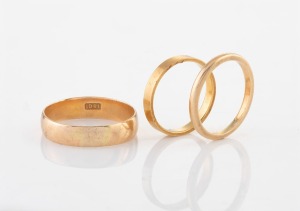 Two 18ct gold wedding bands (6.2 grams), together with a 15ct gold wedding band (1.9 grams), 19th/20th century, (3 items), ​​​​​​​8.1 grams total.