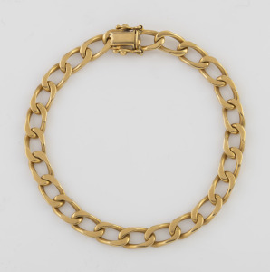 A vintage 18ct gold curb link bracelet, early to mid 20th century, ​​​​​​​19cm long, 16.7 grams.