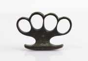 Police issue knuckle duster with registration No.741283, circa 1929, 9.5cm wide.