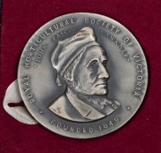 ROYAL HORTICULTURAL SOCIETY OF VICTORIA: John Pascoe Fawkner silver recognition medal, for outstanding service to horticulture, c. 1960s, diameter 57mm, in felt-lined box of issue, together with 1988 $10 Australian Bicentenary polymer banknote (AA 16 069 - 2